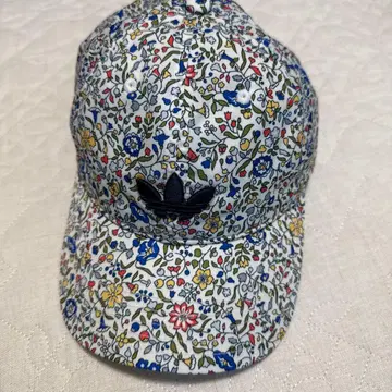 adidas 리버티 플라워 프린트 캡 JN8021