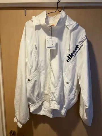 엘레쎄 화이트 나일론 자켓