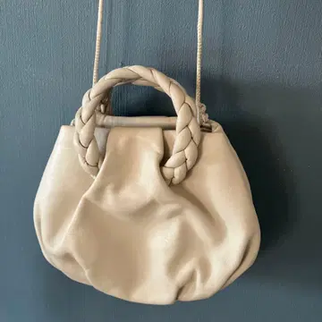 헤 류 아이보리 가죽 숄더백 수납 가방 포함