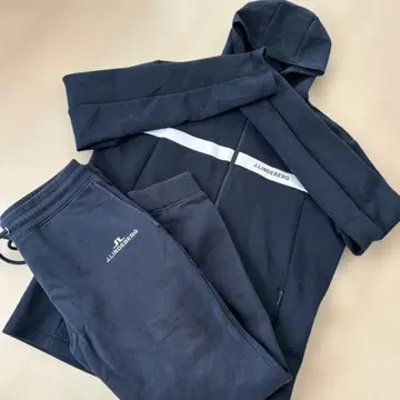 J.LINDEBERG 네이비 스웨트 소재 세트업