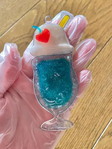 크림 소다 하트 체리 레진 스트랩 키링