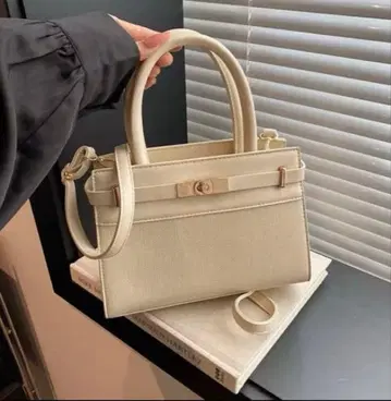 베이지 핸드백 탈부착 가능 스트랩