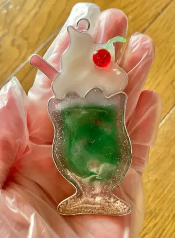 모래사장 크림 소다 스트랩 레진 키링 바다