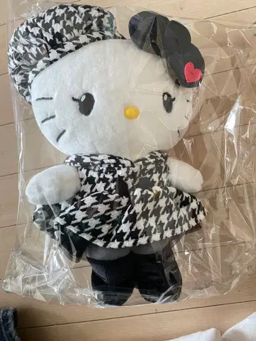 흑백 걸리시 쌍둥이 코디 하운드투스 패턴 키티 봉제 인형