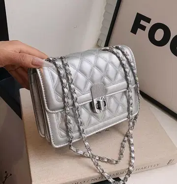 실버 퀼팅 숄더백