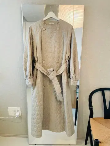 ESTNATION 그레이 퀼팅 노카라 코트