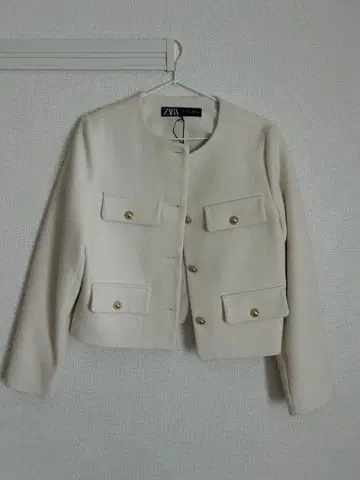 ZARA 플랩 크롭 자켓 화이트 에크루 S 사이즈