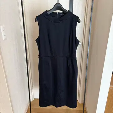 Granpremier 그랑프리미어 슬리브리스 원피스 샤프넥