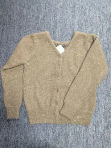 베이지 V넥 스웨터