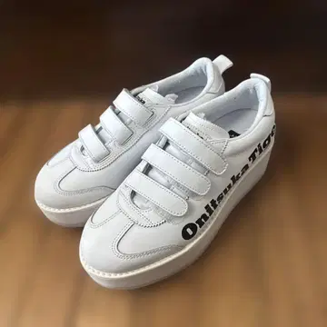 오니츠카타이거 스니커즈 23