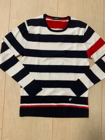 스트라이프 디자인 긴팔 스웨터