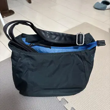 캠퍼 발데모사 숄더백