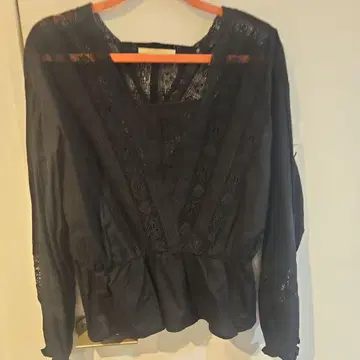 네 킷테파스 블랙 레이스 디테일 긴팔 블라우스