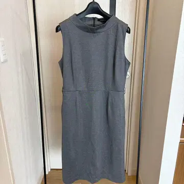 Granpremier 그랑프리미어 슬리브리스 원피스 샤프넥