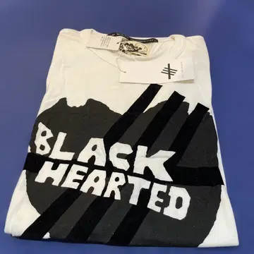 BLACK HEARTED 셔츠