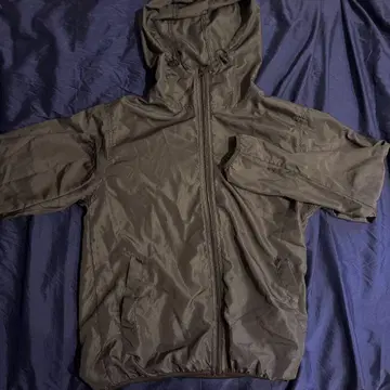 다크 브라운 후드 부착 나일론 자켓