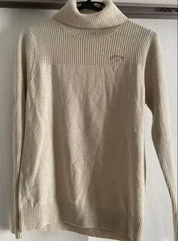 캘러웨이 베이지 터틀넥 니트