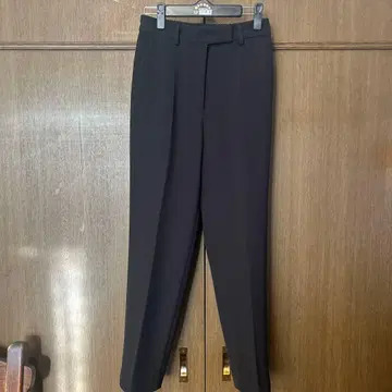 뒷밴딩 센터 프레스 테이퍼드 팬츠