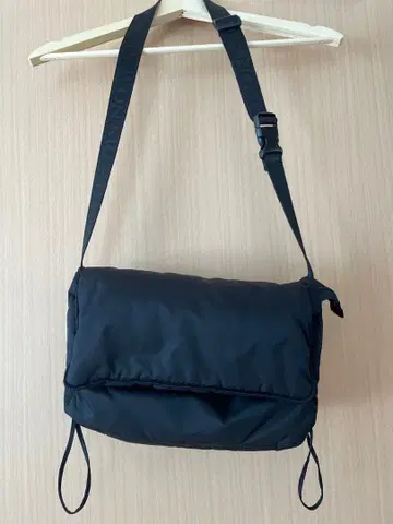 노마디스 숄더백