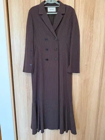 코코딜 핀스트라이프 테일러드 원피스