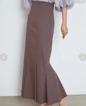 SNIDEL 하이웨스트 헴 플레어 스커트 모카