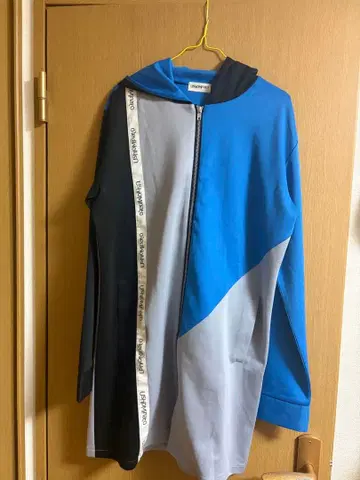 미나토 이사미 후드티 울트라맨 R/B