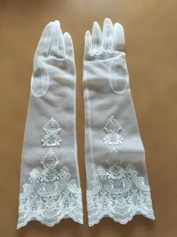 화이트 레이스 자수 롱 그로브