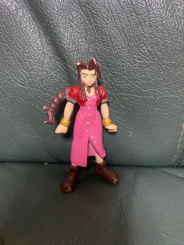 FF7 에어리스 게인즈버러 피규어