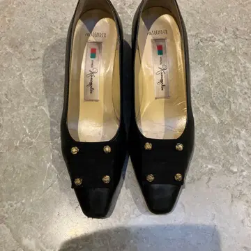 카네마츠 블랙 가죽 스틸레토 펌프스