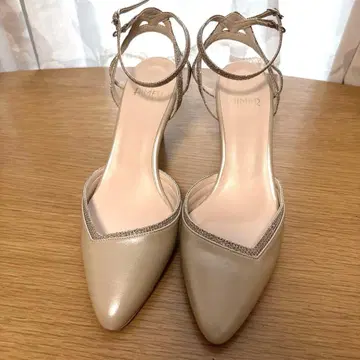 거의 새상품 AIMER 에메 베이지 펌프스 글리터 포함 36 라메
