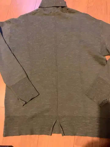 6 올리브 그린 긴팔 니트