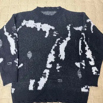 데미지 가공 캐주얼 니트 스웨터 블랙 화이트