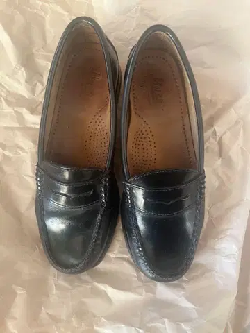 BASS사의 블랙 레더 로퍼