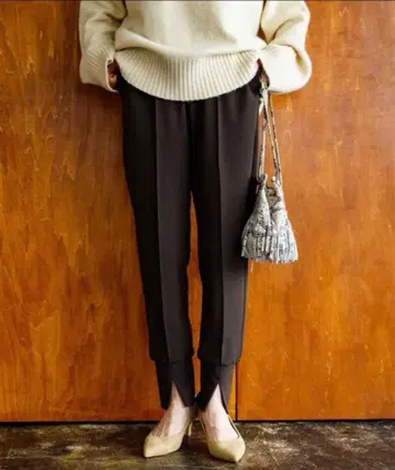 새상품급 LOUNGEDRESS 워셔블 조거 팬츠 밑단 슬릿 팬츠