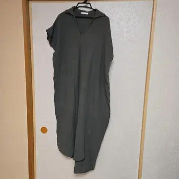 DONA x LISA 후드 부착 반팔 원피스 그레이