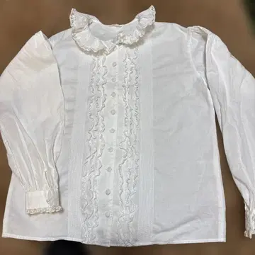 잉게보그 화이트 프릴 블라우스