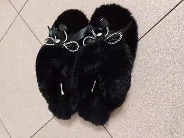 블랙 퍼 슬립온 리본 포함