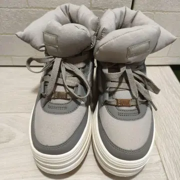 다운 하이컷 스니커즈 avv