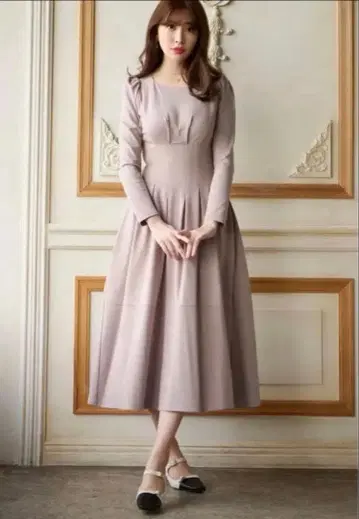 her lip to Mary lebone Midi Dress