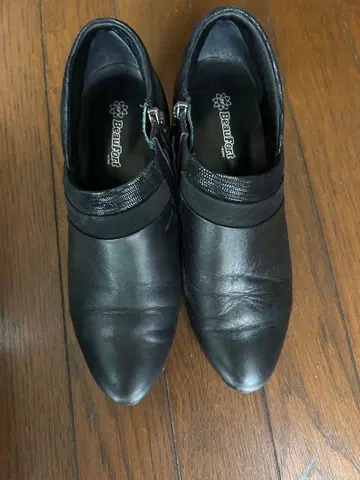 BeauTart 블랙 가죽 앵클부츠