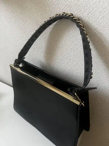 블랙 가죽 숄더백