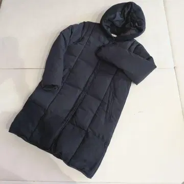 서니 라벨 이소재 절개 네이비 롱 다운 자켓