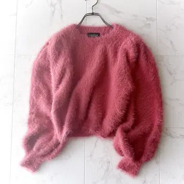 새상품급 에밀리아 위즈 숏 샤기 니트 로즈 컬러 복슬복슬 크롭