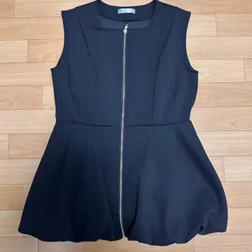 [ 새상품 ] RIVETTA 벌룬 베스트 슬리브리스 베스트 페플럼 베스트