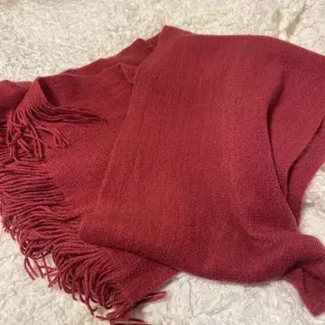 빨간색 프린지 달린 머플러