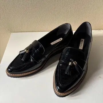 다이애나 DIANA 태슬 로퍼 에나멜 블랙 검정 24.5cm