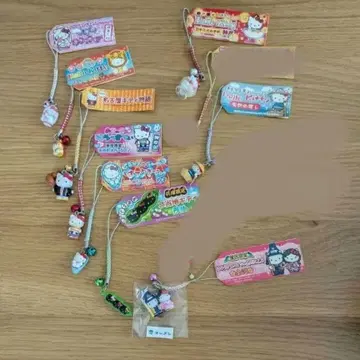 지역 한정 키티 스트랩 묶음 판매