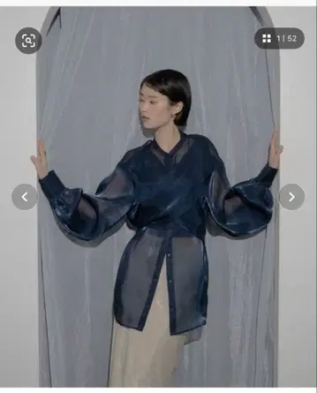 [ MINERTE ] 크로스 디자인 블라우스 / 변형 블라우스