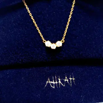 AHKAH 골드 3스톤 목걸이
