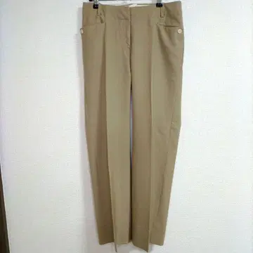 베이지 슬랙스 앞 버튼 포함